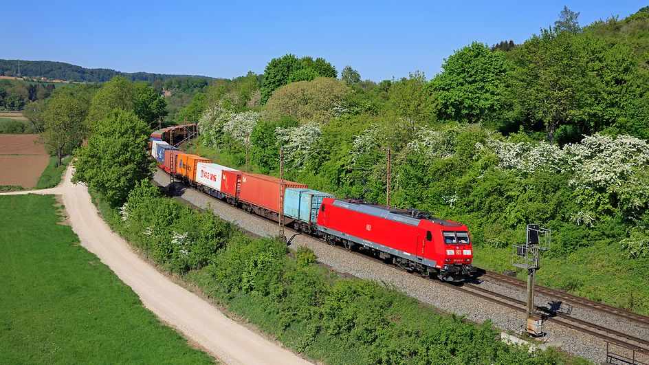 Symbolbild - DB Cargo unterwegs zwischen Kreiensen und Salzderhelden