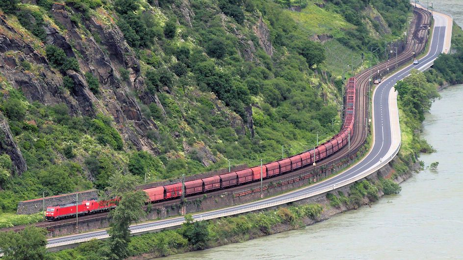 Güterzug im Mittelrheintal