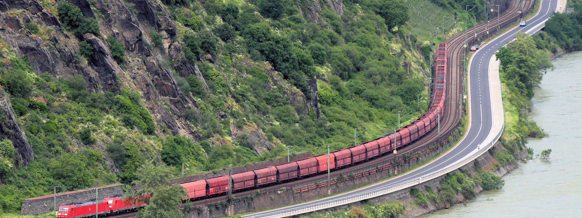 Güterzug im Mittelrheintal
